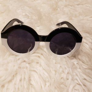 BLACK AND WHITE ROUND RETRO GLASSES